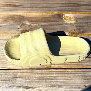 Adidas Adilette 22 slide sandals 7 men 8.5 women New